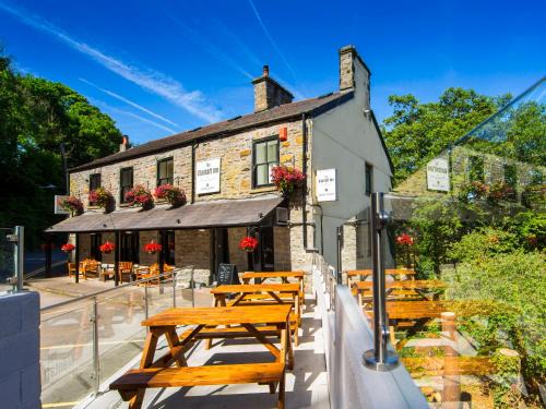 Treharris Apartment | The Glantaff Inn Bunkhouse