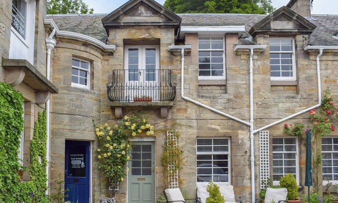 Glenrothes Cottage | The Goldsmiths Apartment