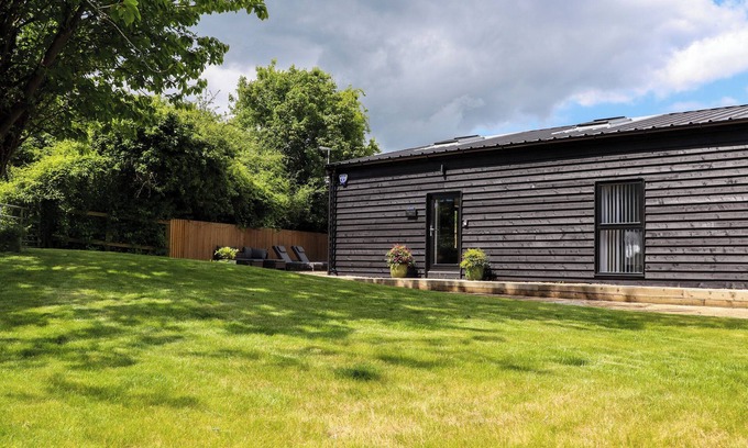 Adisham Cottage | THE GOOSE SHED, pet friendly, luxury holiday cottage in Wingham