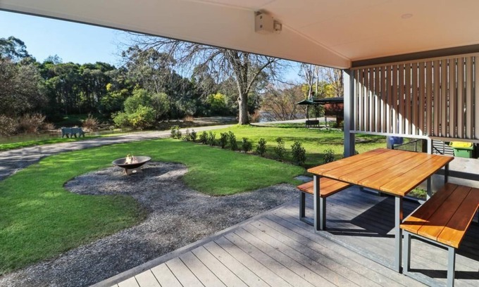 Thornton Villa | "The Goulburn" 3 Bedroom Villa - Cabin Villa 6 Sleep 6