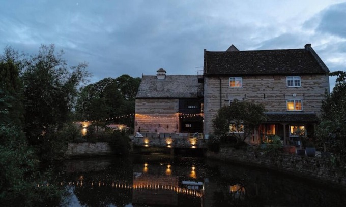 Frognall House | The Granary at Molecey Estate
