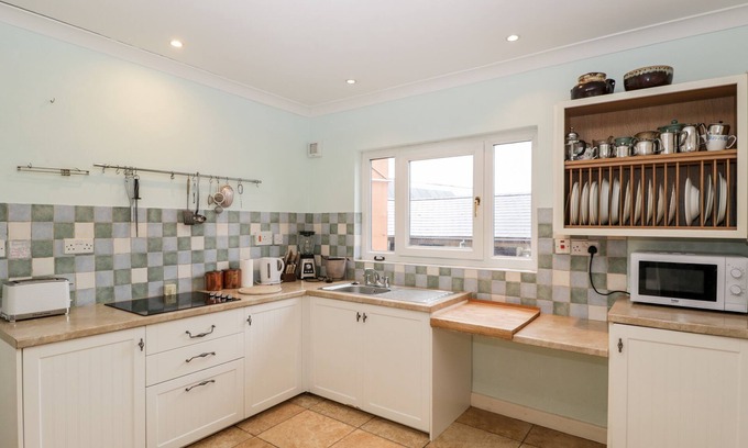 Llanvair Kilgeddin Cottage | THE GRANARY, pet friendly, with a garden in Monmouth