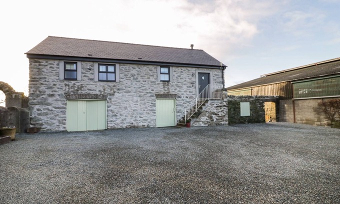 Caergeiliog Cottage | THE GRANARY, romantic, luxury holiday cottage in Valley
