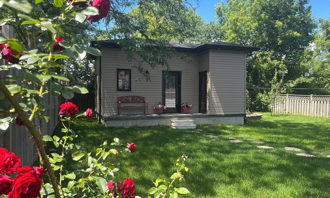 Brampton Villa | The Grassy Oasis - Garden Suite | King Bed | Detached | Self contained