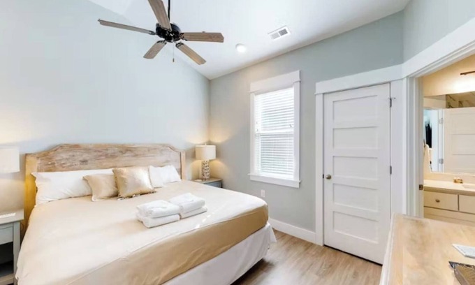 Corolla Light Condo | The Great Crabsby: A modern gem in Corolla's heart