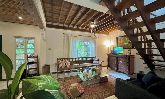 Tagaytay House | The Green Door Heritage Home - Tagaytay - Pet Friendly!