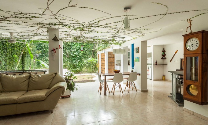 Cali House | The green house (Jacuzzi)