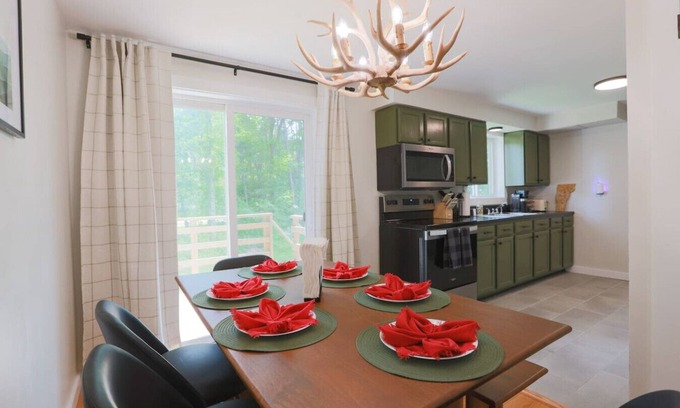 Malletts Bay Apartment | The Green Mountain Escape | Near Trails & Lake