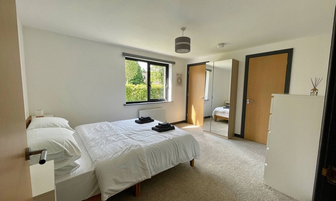 Dundonald Apartment | The Greenway Getaway - Fantastic Location - 2 Bed, 2 Bath Garden Apartment
