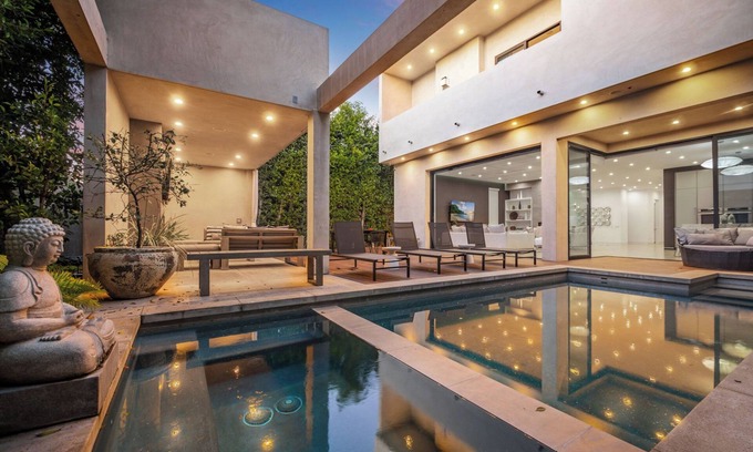 Greater Wilshire - Hancock Park House | The Grove 5 bedroom Villa