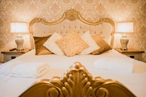 Upstreet Hotel | The Grove Ferry Inn