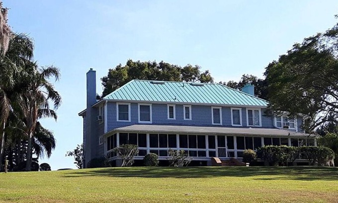 Winter Haven House | The Grove House - antique lakefront home on Eagle Lake, Central Florida