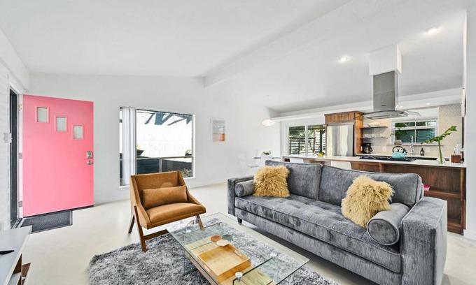 South River City House | The Guava Door - Cheerful Mid-Century - big yard, free parking