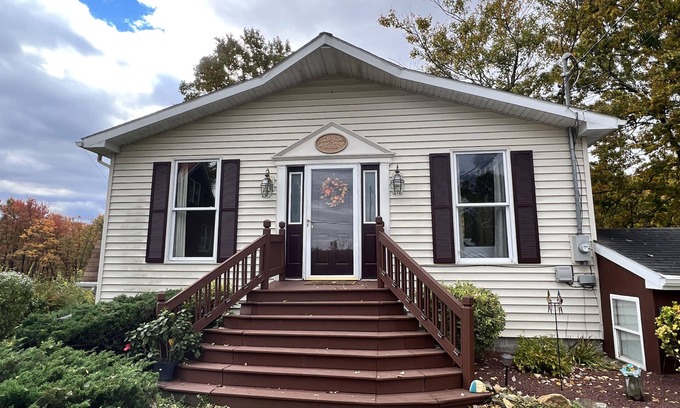 Bowers Cottage | The Guest Cottage at Dryville