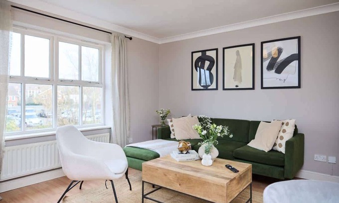 Guildford House | The Guildford Getaway - 3BDR with Garden