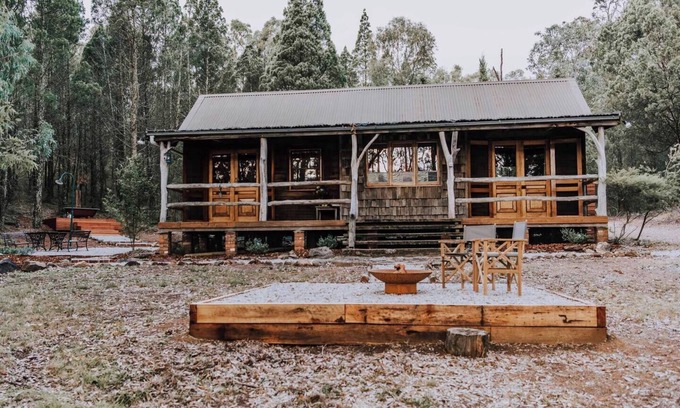 Budgee Budgee House | The Gully Dreamy Cabin on Acres of Outback Charm