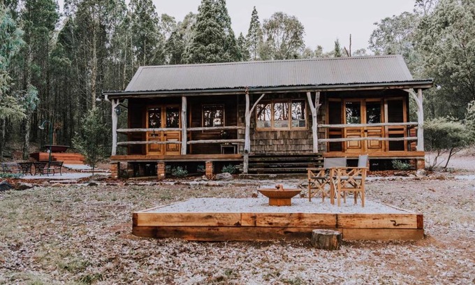 Budgee Budgee House | The Gully - Dreamy Cabin on Acres of Outback Charm