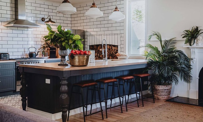 Korweinguboora House | The Gums ~ Daylesford Region ~ Sleeps 12 ~ 44 Acres