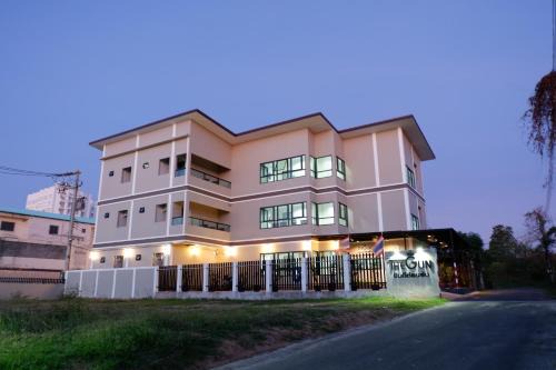 Surin Hotel | The Gun Hotel
