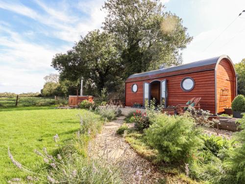 Chipping Norton House | The Happy Valley Pod