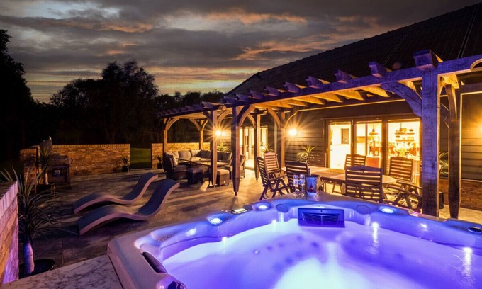 Haverhill House | The Hatchery - Four Bedroom House, Sleeps 8