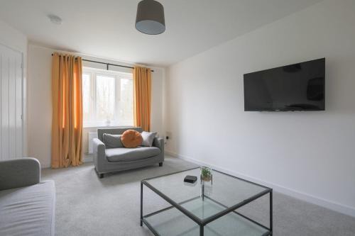 Old St Mellons House | The Haven – Modern 4-Bed Home with Garden
