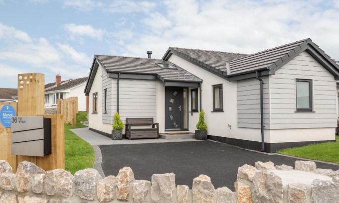 Rhosneigr House | The Herun