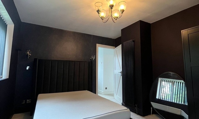 Broadheath Cottage | The Hidden Cottage Near Manchester Airport