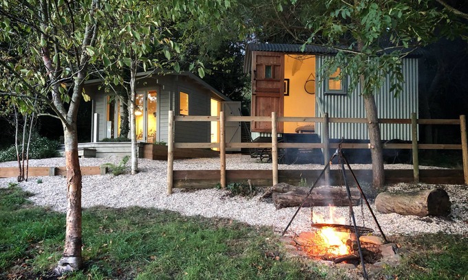 Littlebredy Cabin | The Hide With Private Wood Fired Hot Tub. A truly romantic getaway on a Vineyard