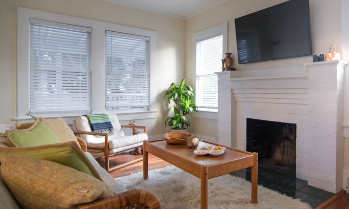 Downtown West Palm Beach Apartment | The Hideaway, a cozy historic cottage tucked away in the heart of downtown WPB!
