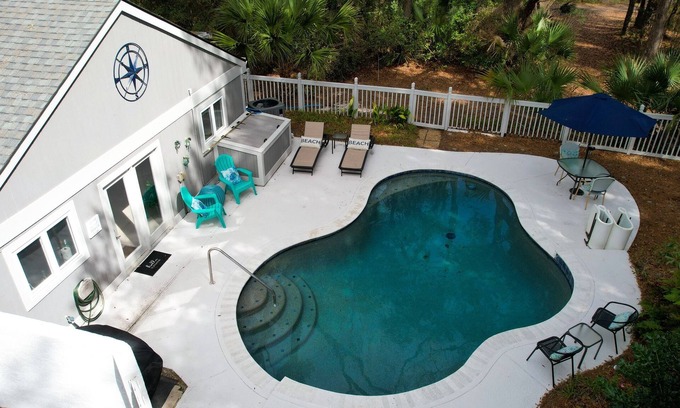 Lawton Woods House | The Hideaway - Four beach cruiser bikes included!