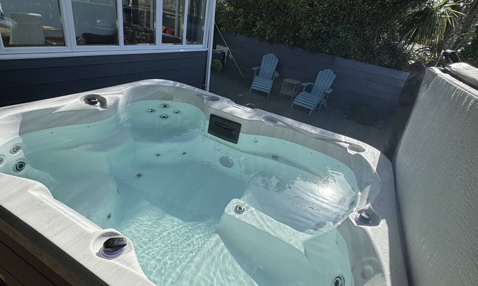 Bude Apartment | The Hideaway, with optional hot tub hire - sleeps 4