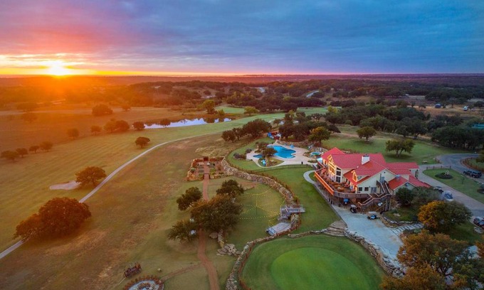 Brownwood Hotel | The Hideout Golf Club & Resort