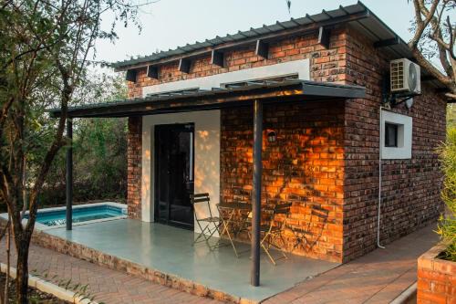 Ramotswa Cabin | The Hill Chalets - Crocodile Pools