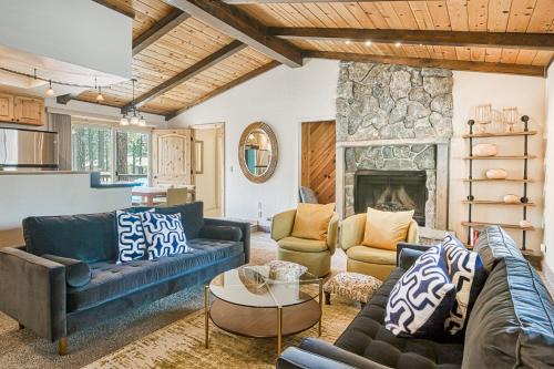 Mountain View Estates House | The Hillside Retreat