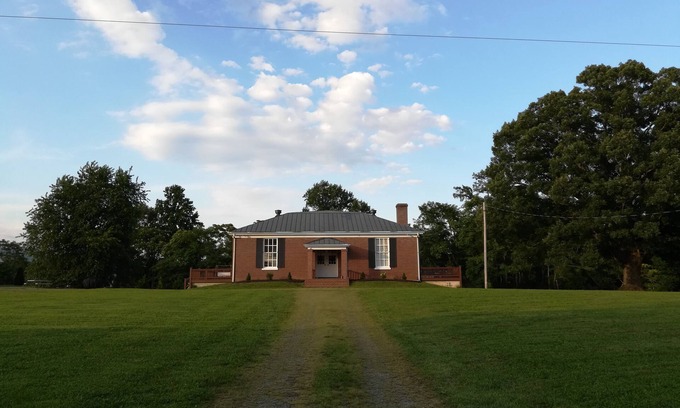 Dyke House | The historic dyke-schoolhouse-oak-harbour