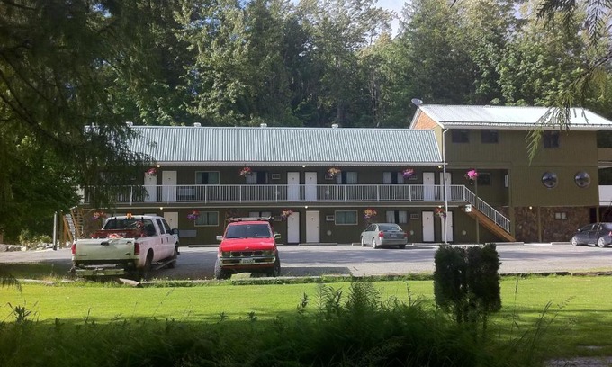 Mount Currie Hotel | The Hitching Post Motel