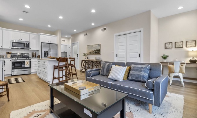 Historic Downtown Racine House | The Hive 2 Bedroom/2 Bath by Harbor and Root River