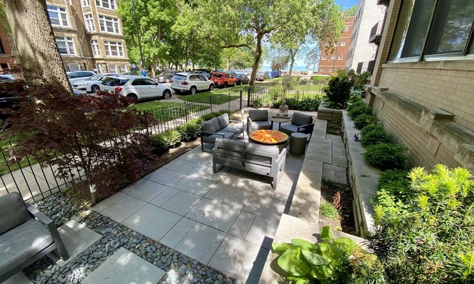 Rogers Park Apartment | The Holiday Lake House - 2br 2bth - 50 steps from the beach!