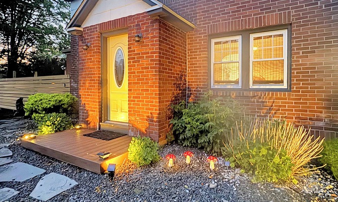 Damascus House | The Hollister House – Where nostalgia meets nature. Breathe deep. Stay awhile