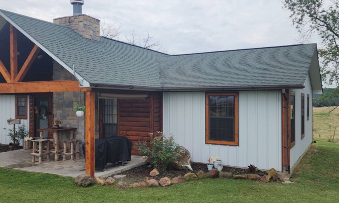 Stringtown House | The home between 2 lakes! Charming 3-bedroom house with AC, WiFi, and much more!
