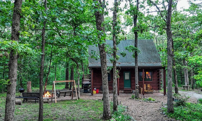 Warsaw House | The Honey Hole at Truman Lake