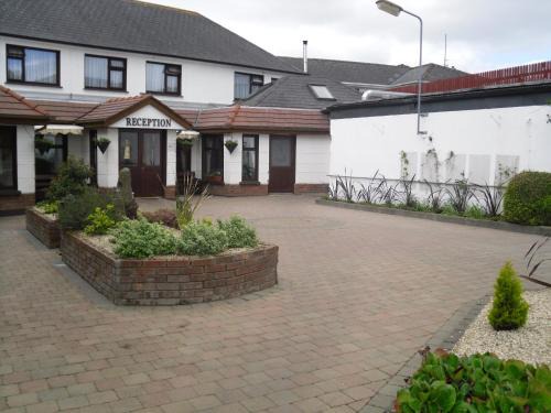 Ballinaboola Hotel | The Horse and Hound Hotel