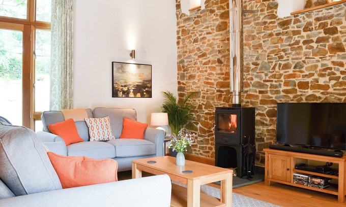 Worlington Cottage | The Horse Gin - UK11024