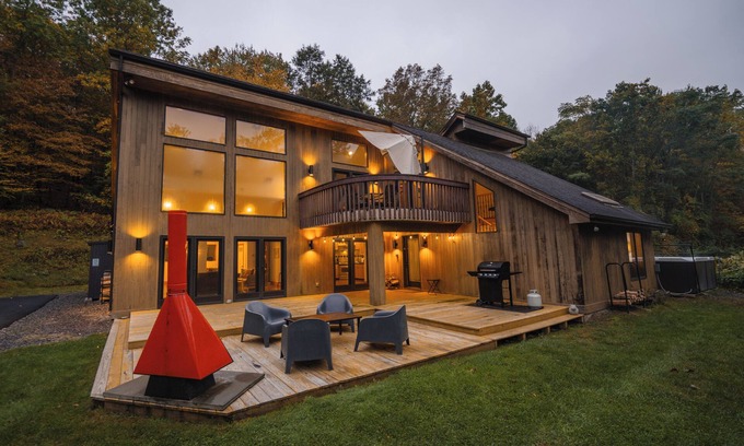 Poughkeepsie House | The House In Highland-nSecluded Retreat
