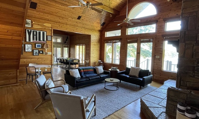 Arley House | The Houston House! Gorgeous Lake front cabin, w/two level dock and grill house