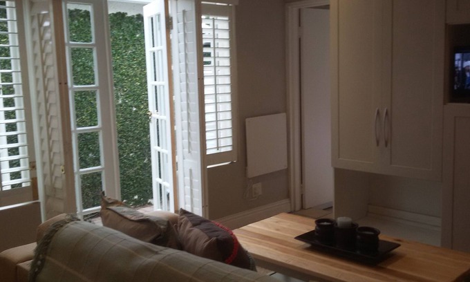 Greater Johannesburg Metropolitan Area Cottage | The Hurst Self Catering Cottage