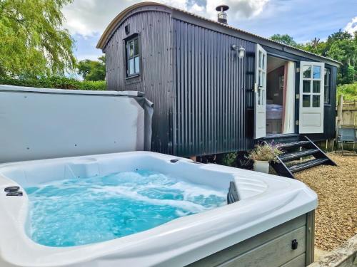 Alderbury House | The Hut At Hole Farm