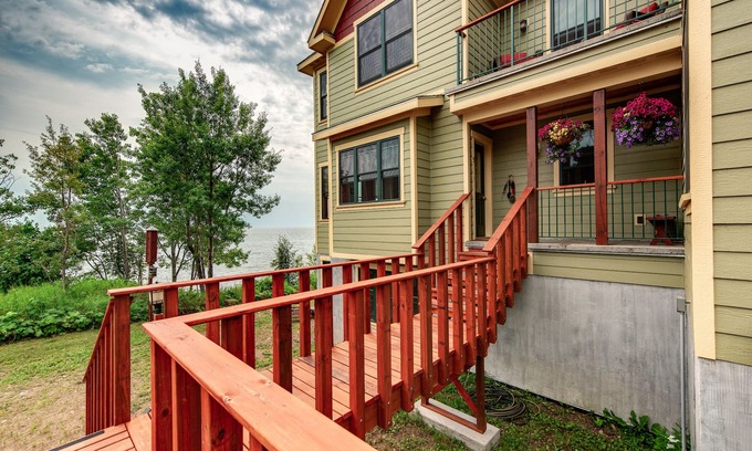 Croftville Condo | The Inn at Croftville Road Cottages #5. On the Shore of Lake Superior.