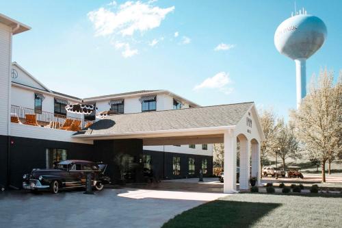 Spirit Lake Hotel | The Inn Hotel Lake Okoboji, an Ascend Collection Hotel